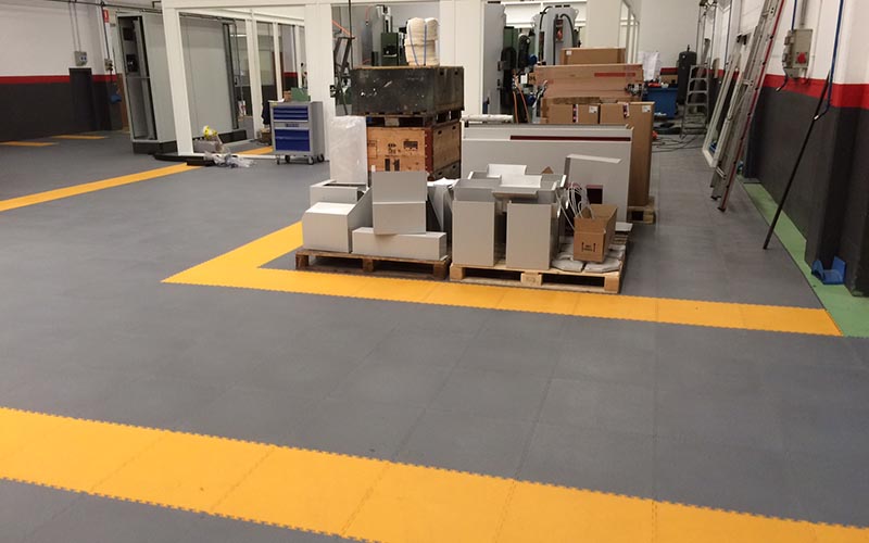 Suelos vinilicos – suelo uso industrial – Traficline