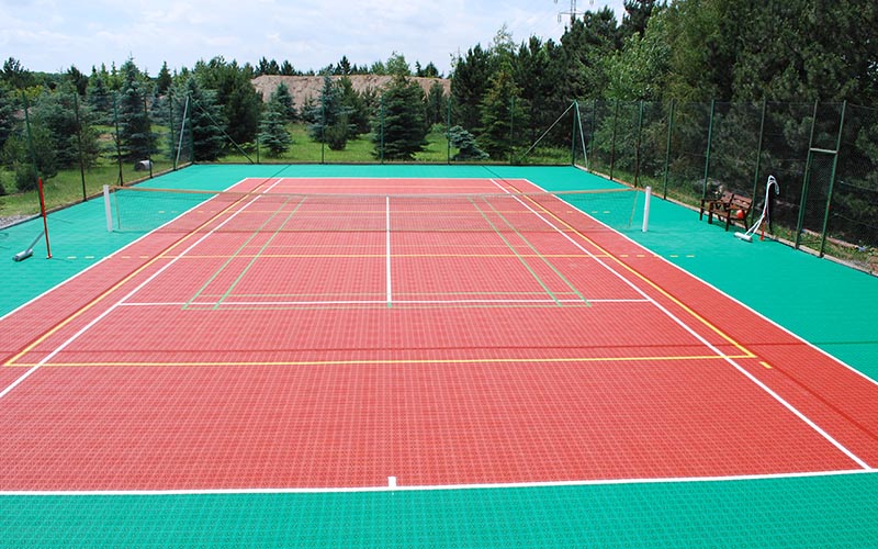 medidas-regalamentarias-cancha-de-tenis-dimensiones-oficiales-pista-de-badminton-supreme-floors