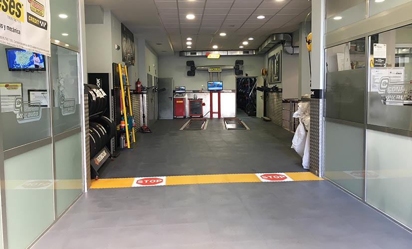 Suelo para talleres – suelo resistente elevadores – Traficline Suelo para talleres - suelo resistente elevadores - Traficline
